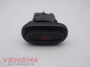 Usagé Bouton de warning Mini Mini (F55) 1.5 12V One Prix € 9,99 Règlement à la marge proposé par Venema Autoparts