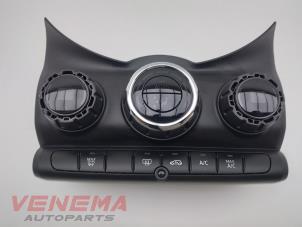 Usagé Panneau de commandes chauffage Mini Mini (F55) 1.5 12V One Prix € 124,99 Règlement à la marge proposé par Venema Autoparts