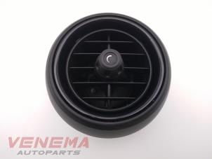 Usados Rejilla de aire de salpicadero Mini Mini (F55) 1.5 12V One Precio € 19,99 Norma de margen ofrecido por Venema Autoparts