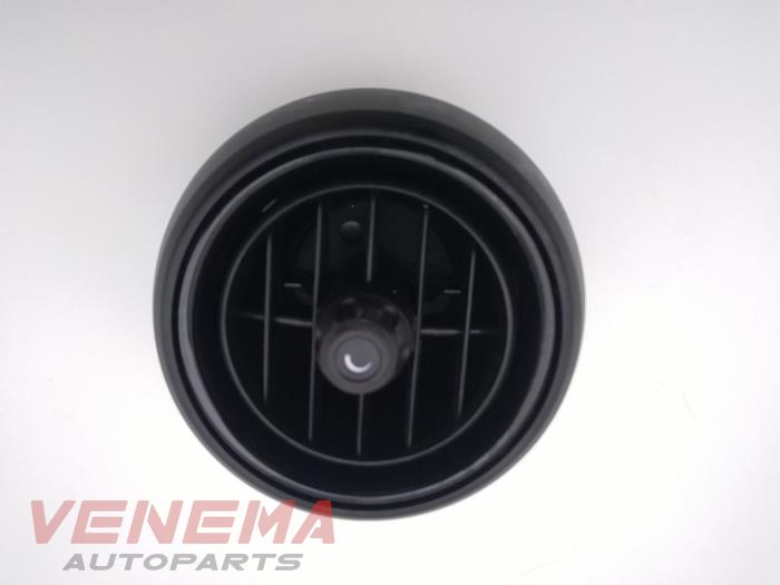 Rejilla de aire de salpicadero de un MINI Mini (F55) 1.5 12V One 2019