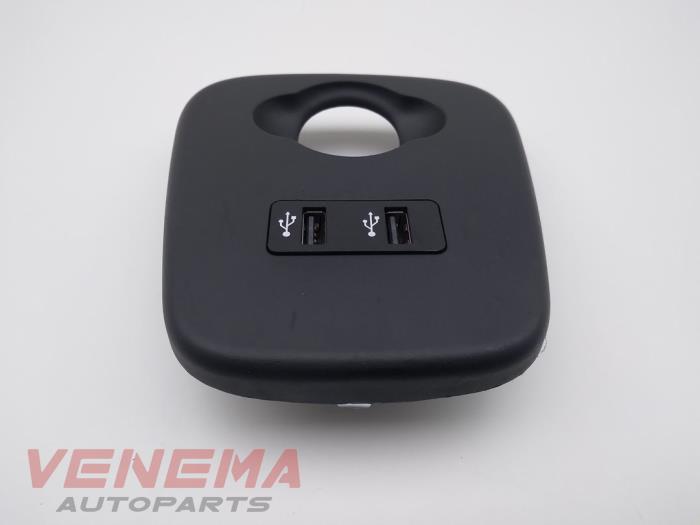 AUX / USB-Anschluss van een MINI Mini (F55) 1.5 12V One 2019