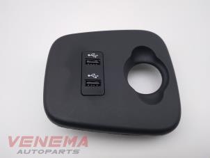 Usagé Connexion USB Mini Mini (F55) 1.5 12V One Prix € 24,99 Règlement à la marge proposé par Venema Autoparts