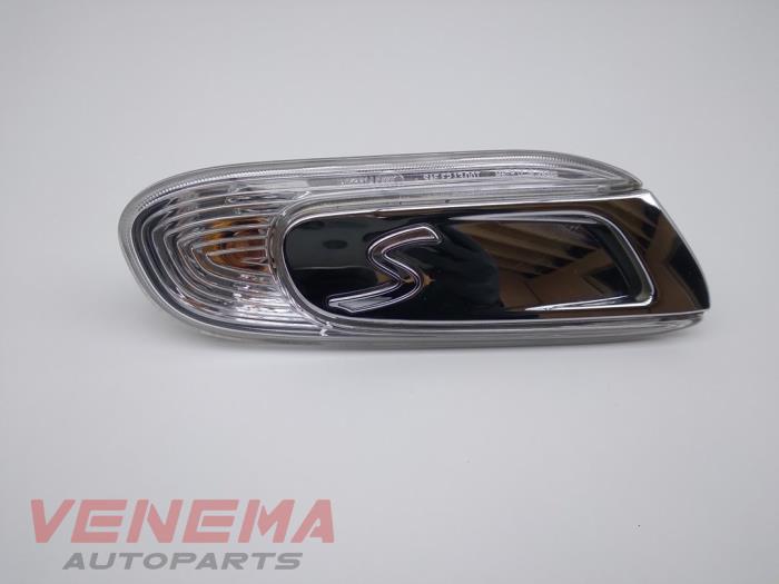 Używane Kierunkowskaz prawy Mini Mini (F56) 2.0 16V Cooper S Cena € 24,99 Procedura marży oferowane przez Venema Autoparts