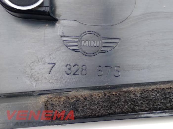 Cubierta embellecedor C izquierda de un MINI Mini (F55) 1.5 12V One 2019