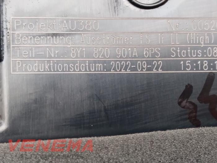 Grille aération tableau de bord d'un Audi A3 Sportback (8YA) 2.0 30 TDI 16V 2023