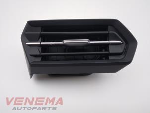 Używane Kratka wentylacyjna deski rozdzielczej Audi A3 Sportback (8YA) 2.0 30 TDI 16V Cena € 29,99 Procedura marży oferowane przez Venema Autoparts