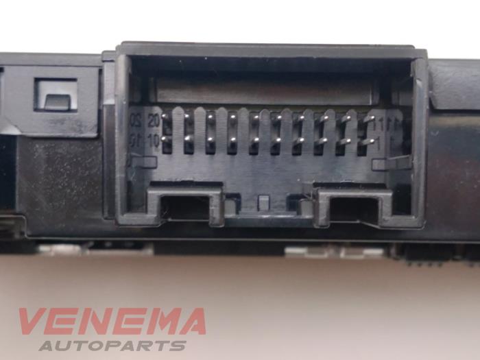 Interruptor de luz de pánico de un Audi A3 Sportback (8YA) 2.0 30 TDI 16V 2023