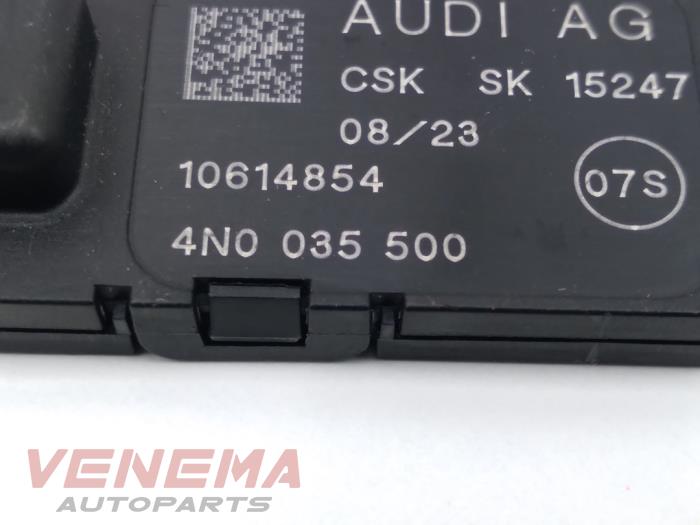 Antenne van een Audi A3 Sportback (8YA) 2.0 30 TDI 16V 2023
