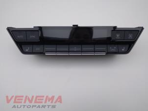 Usados Panel de control de calefacción Audi A3 Sportback (8YA) 2.0 30 TDI 16V Precio € 199,99 Norma de margen ofrecido por Venema Autoparts