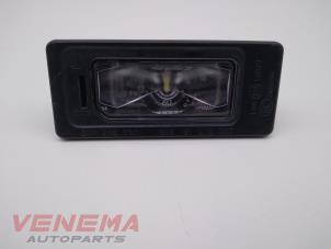 Usados Iluminación de matrícula Audi A3 Sportback (8YA) 2.0 30 TDI 16V Precio € 9,99 Norma de margen ofrecido por Venema Autoparts