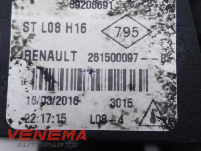 Anti brouillard gauche d'un Renault Clio IV Estate/Grandtour (7R) 1.5 Energy dCi 90 FAP 2014