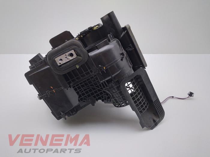 Heater housing from a Renault Clio IV Estate/Grandtour (7R) 1.5 Energy dCi 90 FAP 2014