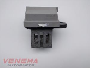 Used Cooling fan resistor Renault Clio IV Estate/Grandtour (7R) 1.5 Energy dCi 90 FAP Price € 29,99 Margin scheme offered by Venema Autoparts