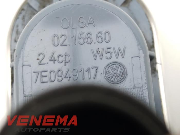 Indicator lens, front left from a Volkswagen Up! (121) 1.0 12V 60 2014