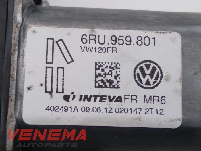 Silnik szyby drzwiowej z Volkswagen Up! (121) 1.0 12V 60 2014
