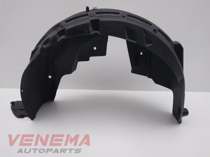 Wheel arch liner from a Peugeot 208 II (UB/UH/UP) 1.2 Vti 12V PureTech 100 2020
