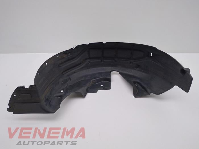 Wheel arch liner from a Peugeot 208 II (UB/UH/UP) 1.2 Vti 12V PureTech 100 2020