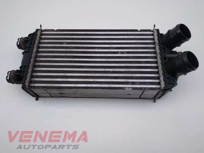 Usados Intercooler Peugeot 208 II (UB/UH/UP) 1.2 Vti 12V PureTech 100 Precio € 99,99 Norma de margen ofrecido por Venema Autoparts