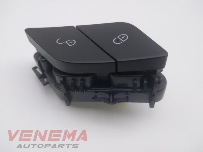 Central locking switch from a Mercedes-Benz C (C205) C-300 2.0 Turbo 16V 2019