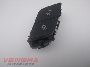 Used Central locking switch Mercedes C (C205) C-300 2.0 Turbo 16V Price € 9,99 Margin scheme offered by Venema Autoparts