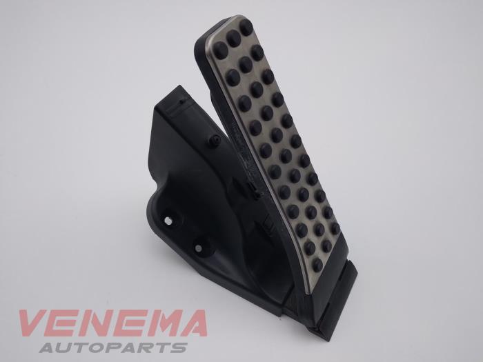 Accelerator pedal from a Mercedes-Benz C (C205) C-300 2.0 Turbo 16V 2019