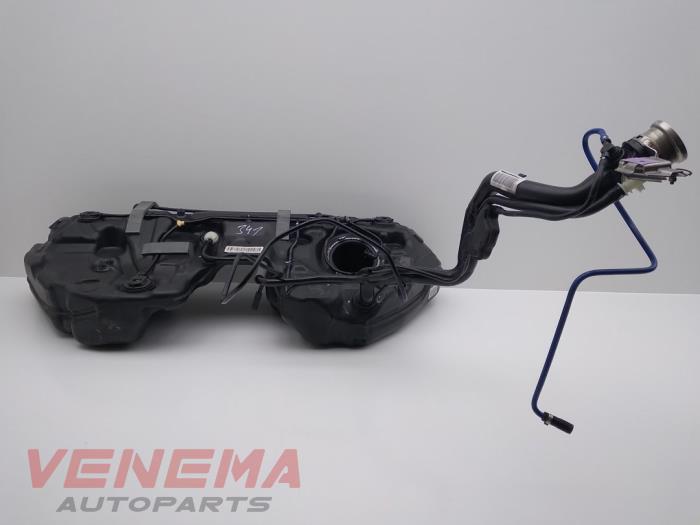 Begagnade Tank Mercedes C (C205) C-300 2.0 Turbo 16V Pris € 229,99 Marginaltabell erbjuds av Venema Autoparts