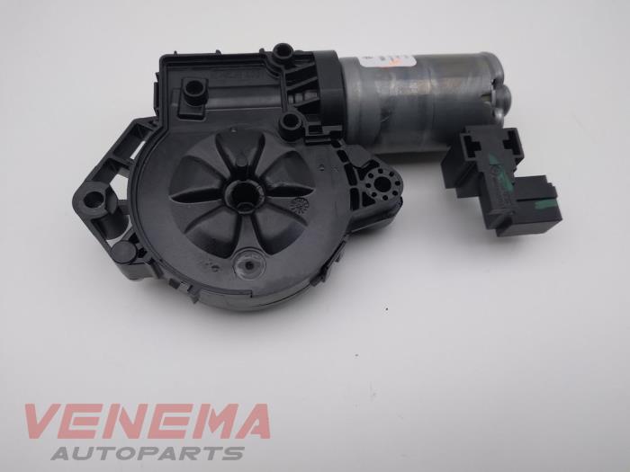 Używane Silnik szyberdachu Mercedes C (C205) C-300 2.0 Turbo 16V Cena € 39,99 Procedura marży oferowane przez Venema Autoparts