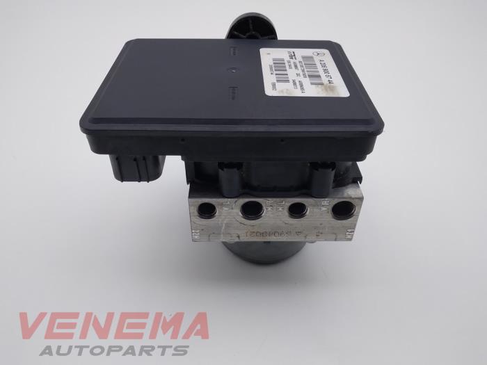 Usagé Pompe ABS Mercedes C (C205) C-300 2.0 Turbo 16V Prix € 279,99 Règlement à la marge proposé par Venema Autoparts