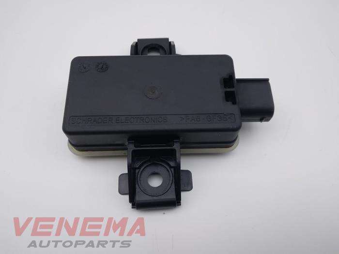 Tyre pressure module from a Mercedes-Benz C (C205) C-300 2.0 Turbo 16V 2019