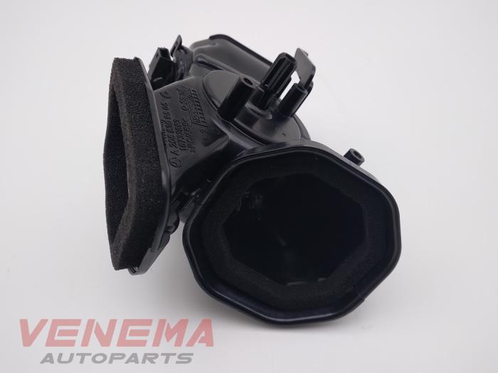 Begagnade Lufttratt Mercedes C (C205) C-300 2.0 Turbo 16V Pris € 14,99 Marginaltabell erbjuds av Venema Autoparts