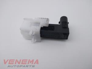 Used Brake light switch Mercedes C (C205) C-300 2.0 Turbo 16V Price € 9,99 Margin scheme offered by Venema Autoparts