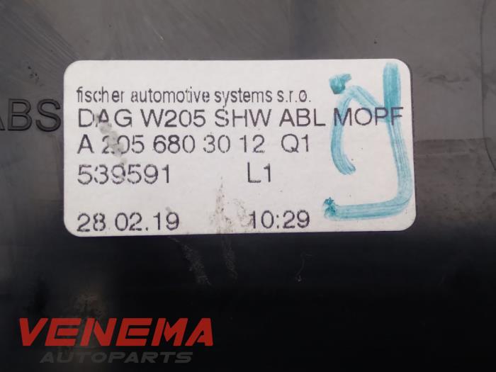 Compartimiento de almacenamiento de un Mercedes-Benz C (C205) C-300 2.0 Turbo 16V 2019