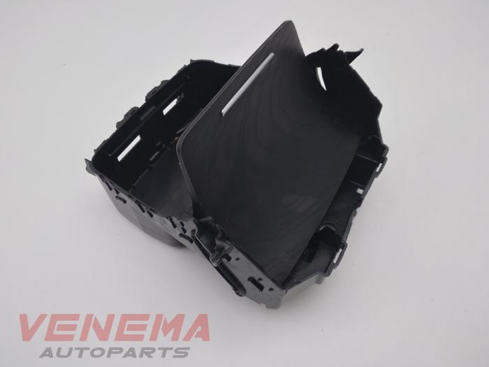 Storage compartment from a Mercedes-Benz C (C205) C-300 2.0 Turbo 16V 2019