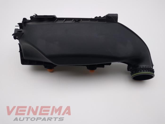 Air box from a Mercedes-Benz C (C205) C-300 2.0 Turbo 16V 2019
