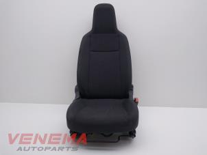 Używane Fotel prawy Volkswagen Up! (121) 1.0 12V 60 Cena € 99,99 Procedura marży oferowane przez Venema Autoparts