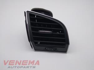 Używane Kratka wentylacyjna deski rozdzielczej Skoda Fabia III (NJ3) 1.2 TSI 16V Cena € 19,99 Procedura marży oferowane przez Venema Autoparts