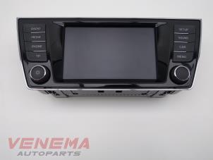Usagé Display unité de contrôle multi media Skoda Fabia III (NJ3) 1.2 TSI 16V Prix € 299,99 Règlement à la marge proposé par Venema Autoparts