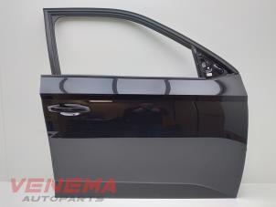 Używane Drzwi prawe przednie wersja 4-drzwiowa Skoda Fabia III (NJ3) 1.2 TSI 16V Cena € 399,99 Procedura marży oferowane przez Venema Autoparts