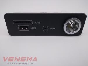 Used AUX / USB connection Jaguar XF (X260) 3.0 V6 S Supercharger 24V Price € 34,99 Margin scheme offered by Venema Autoparts