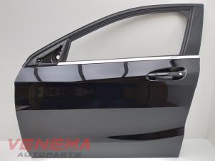 Używane Drzwi lewe przednie wersja 4-drzwiowa Mercedes A (W176) 1.5 A-160 CDI, A-160d 16V Cena € 399,99 Procedura marży oferowane przez Venema Autoparts