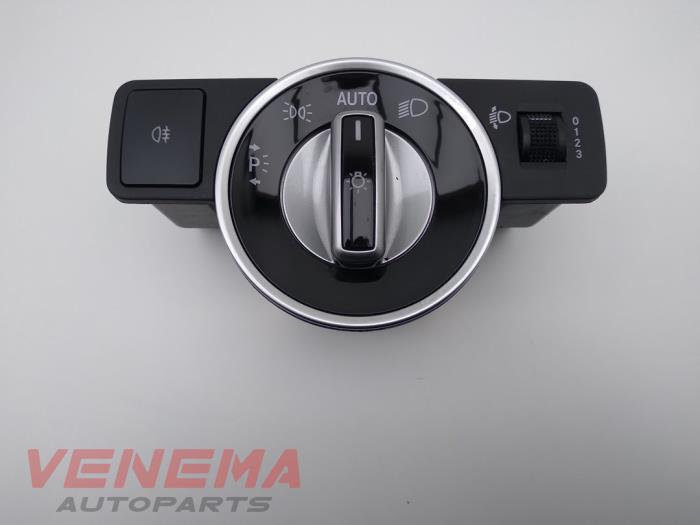 Interruptor de luz de un Mercedes-Benz A (W176) 1.5 A-160 CDI, A-160d 16V 2014