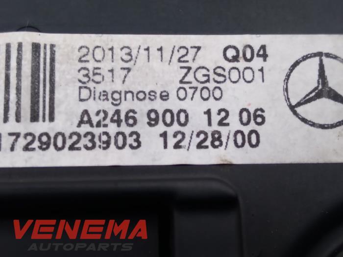 Display Multi Media control unit from a Mercedes-Benz A (W176) 1.5 A-160 CDI, A-160d 16V 2014