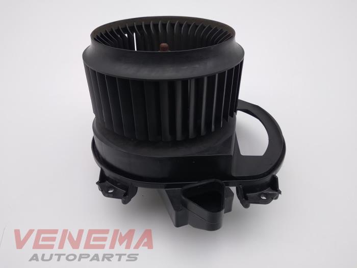 Motor de ventilador de calefactor de un Mercedes-Benz A (W176) 1.5 A-160 CDI, A-160d 16V 2014