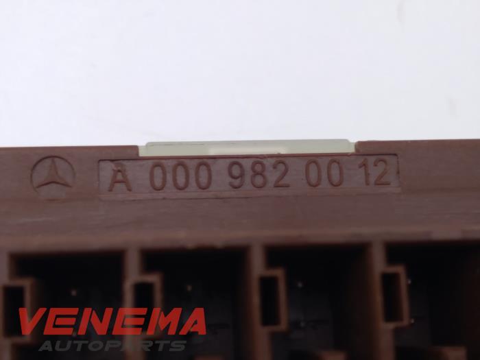Stromverteiler van een Mercedes-Benz A (W176) 1.5 A-160 CDI, A-160d 16V 2014