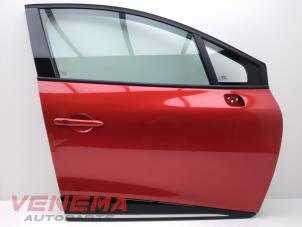 Używane Drzwi prawe przednie wersja 4-drzwiowa Renault Clio IV (5R) 0.9 Energy TCE 90 12V Cena € 299,99 Procedura marży oferowane przez Venema Autoparts