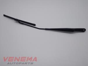 Used Front wiper arm Skoda Fabia III (NJ3) 1.2 TSI 16V Price € 14,99 Margin scheme offered by Venema Autoparts
