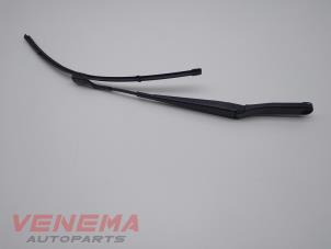 Used Front wiper arm Skoda Fabia III (NJ3) 1.2 TSI 16V Price € 14,99 Margin scheme offered by Venema Autoparts
