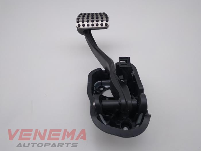 Brake pedal from a Mercedes-Benz C (C205) C-300 2.0 Turbo 16V 2019