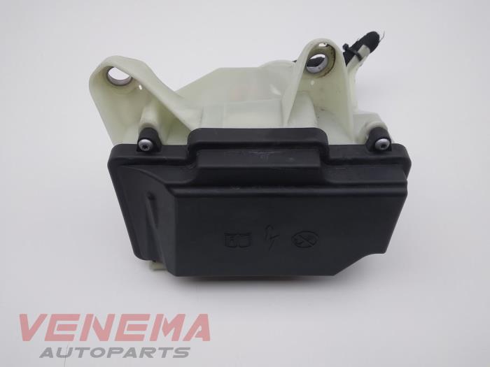 Begagnade Säkringsbox Mercedes C (C205) C-300 2.0 Turbo 16V Pris € 29,99 Marginaltabell erbjuds av Venema Autoparts