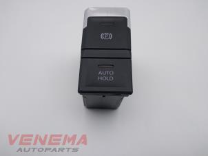 Usados Interruptor de freno de mano Volkswagen T-Roc 1.0 TSI 12V BlueMotion Precio € 19,99 Norma de margen ofrecido por Venema Autoparts